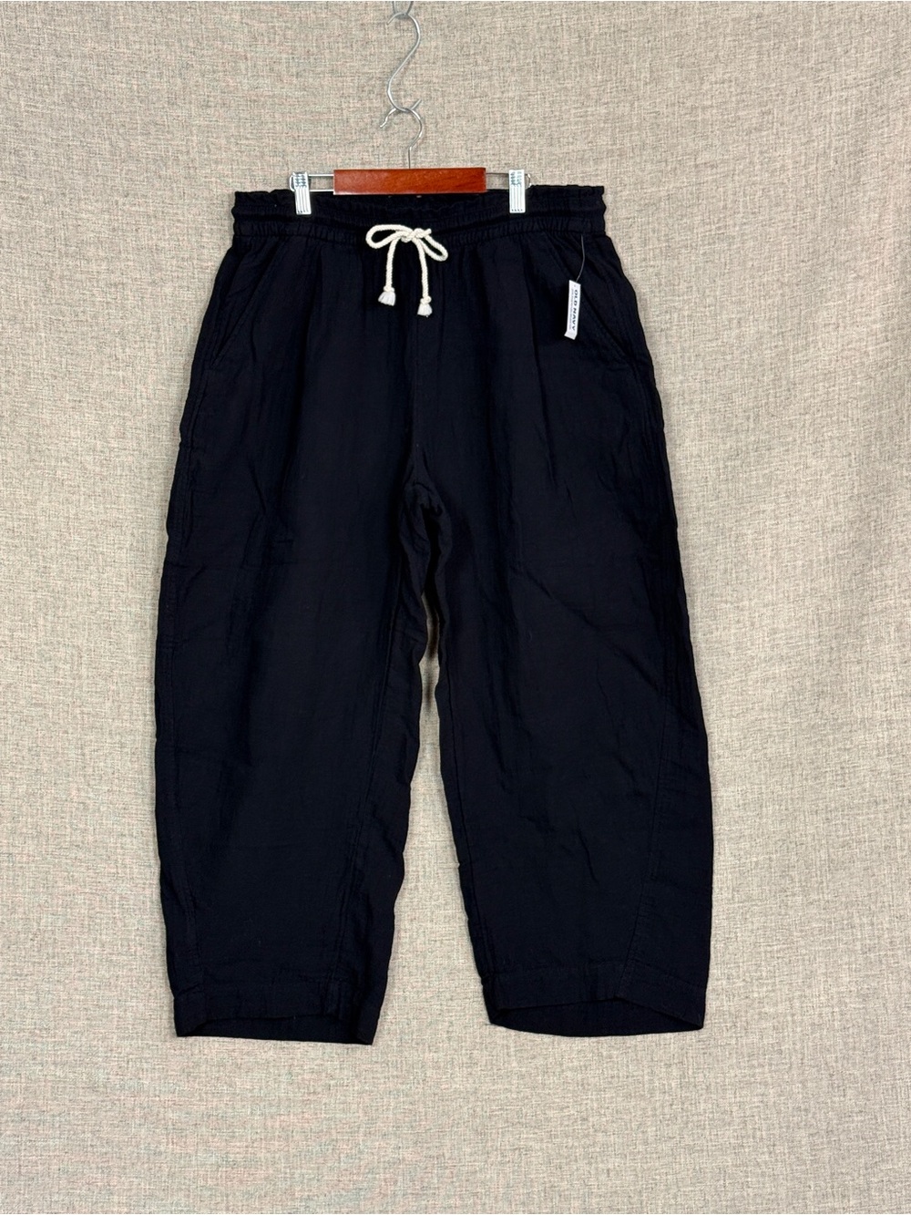 NWT Old Navy Black High-Rise Barrel Leg Petite Drawstring Waistband Pants NWT
